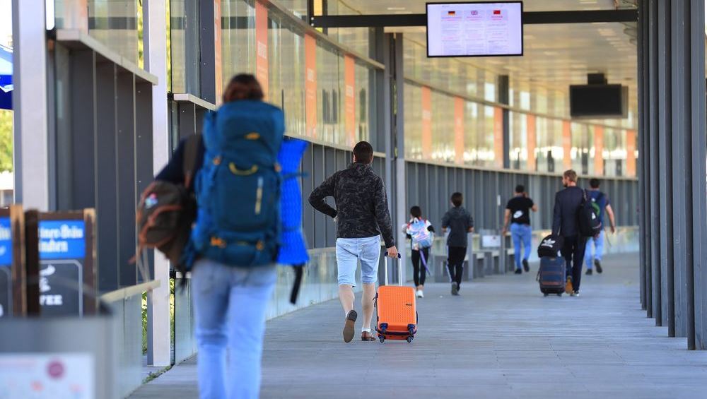 OKB: Rreth 1.7 mln shqiptare jane larguar ne 30 vitet e fundit